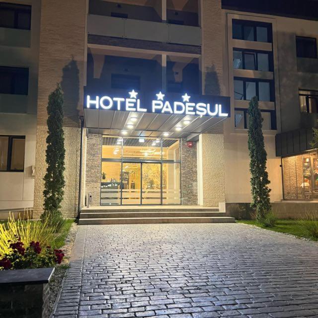 Hotel Padesul Făget Exterior photo